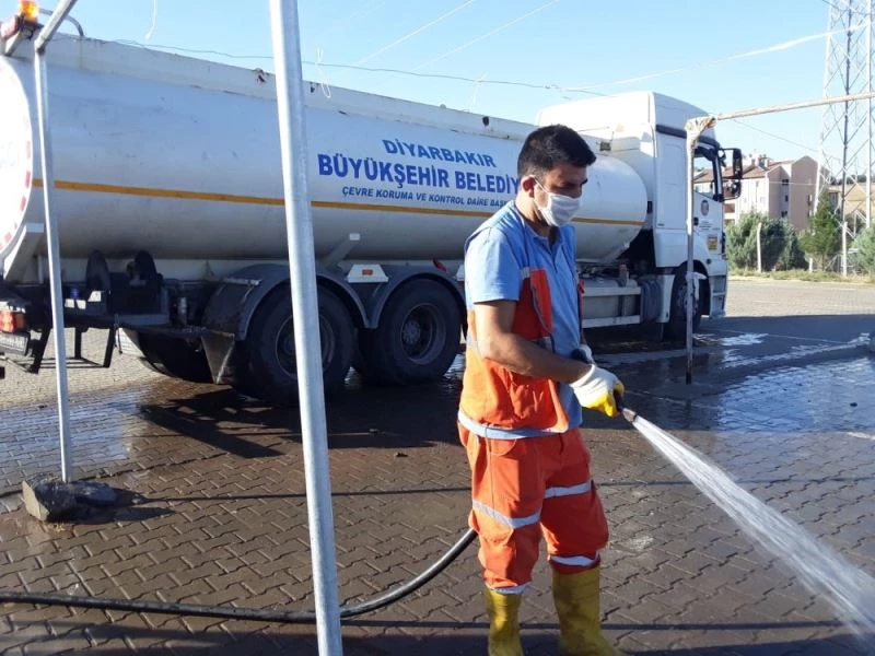 Diyarbakır’da kurban satış ve kesim yerleri tazyikli ve deterjanlı suyla yıkandı
