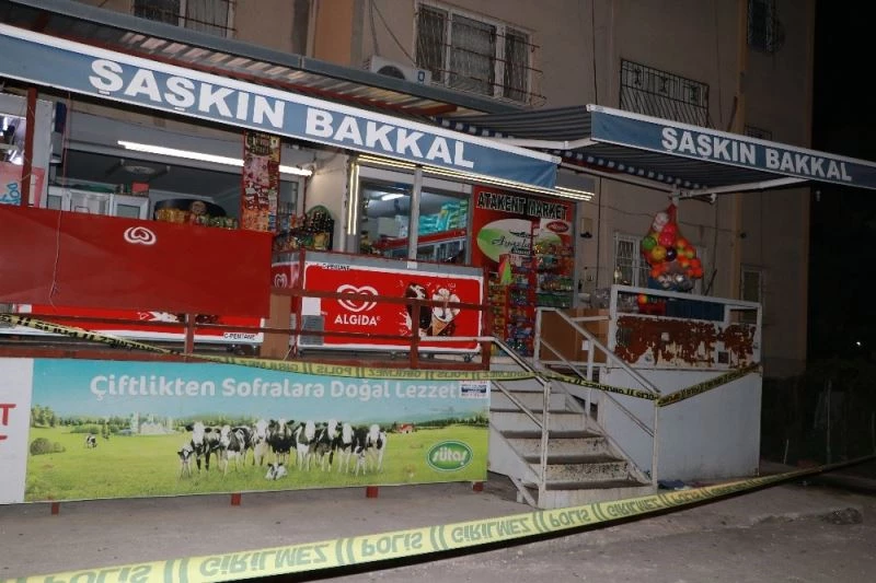 Yüzü maskeli iki soyguncu önce iş yeri sahibini vurdular sonra soygun yaptılar
