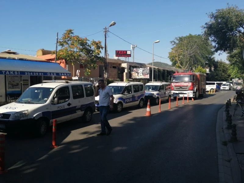 Marmaray’da bir kişi raylara atladı
