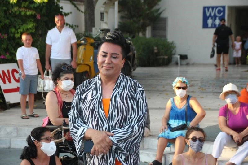 Murat Övüç eylemci kadınlar tarafından kovuldu
