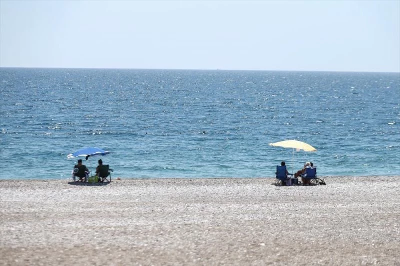 Antalya sahillerinde bayram sonrası sakinlik yaşandı