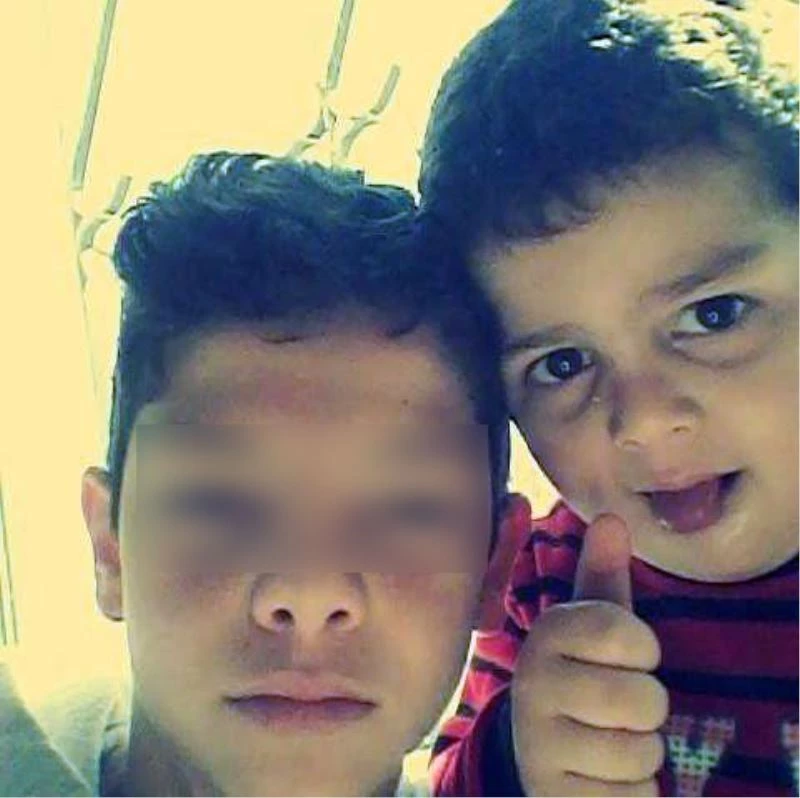 8 yaşındaki kardeşini öldürdüğünü, polis merkezine giderek itiraf etti
