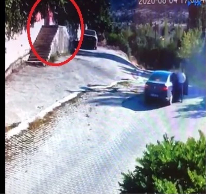 15 yaşındaki kız amcasının silahlı saldırı girişiminden son anda kurtuldu
