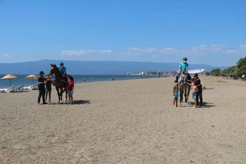Bursa’nın sahilleri ve piknik alanları atlı jandarma timlerine emanet
