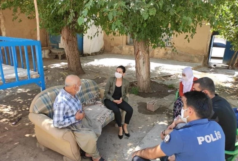 Çınar Kaymakamı Büyüknalçacı vatandaşlarla bir araya geldi
