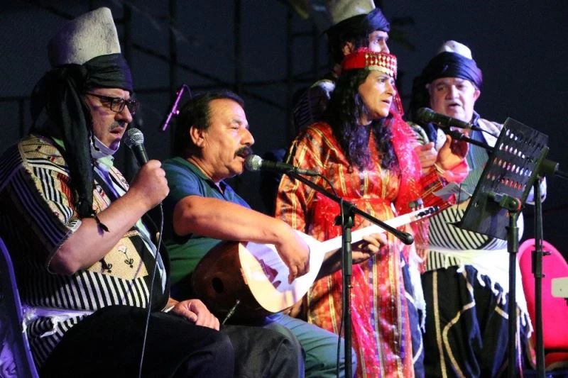 Aşık Mahzuni Şerif’in kızından lavanta şenliğinde mini konser
