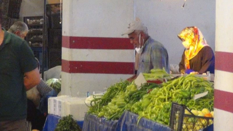 Onları görenler maskelerini taktı
