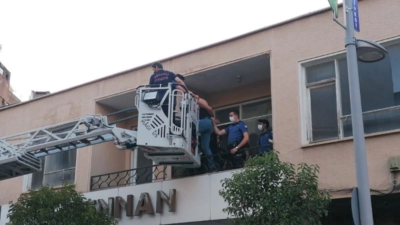 Metruk iş yerinde iki gurup arasında silahlı kavga: 2 yaralı
