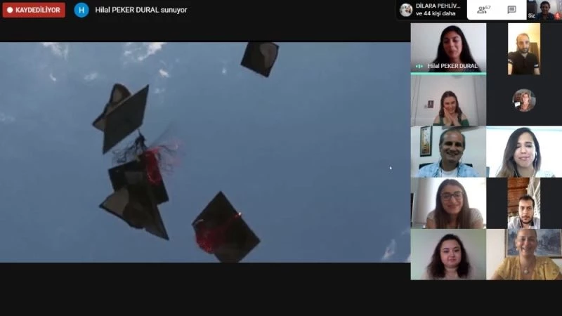 OMÜ psikoloji mezunları onlineda kep fırlattı
