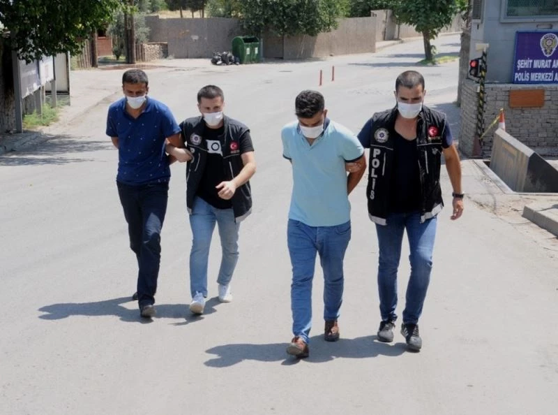 Şampuan kutusunda uyuşturucu saklayan 2 kişi tutuklandı
