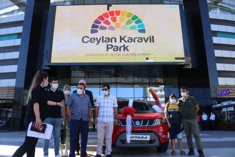 Mobilya aldı, girdiği çekilişle sıfır kilometre araç kazandı
