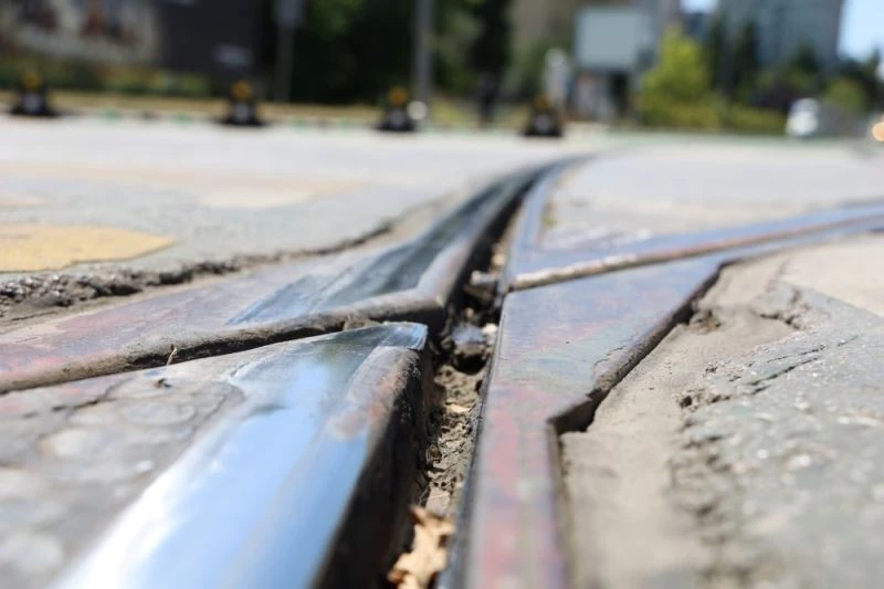 Konforlu yolculuk için Akçaray’ın rayları taşlanacak
