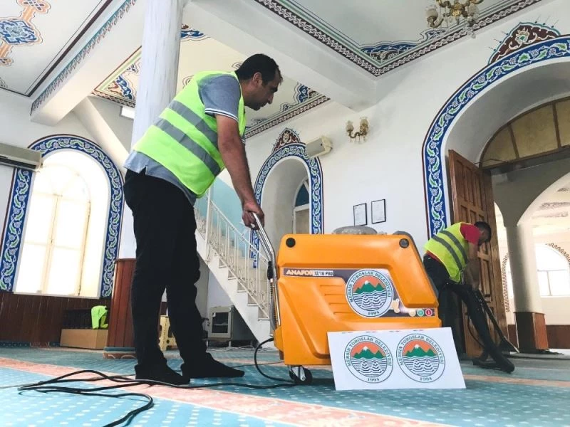 Toroslar’da ibadethanelerin temizliği için özel ekip kuruldu
