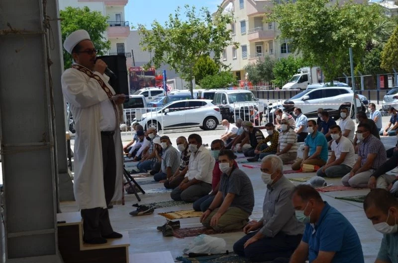 Diyanetten Cuma hutbesinde sosyal mesafe ve hijyen uyarısı
