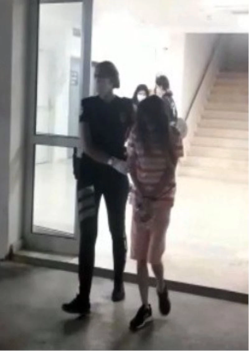 Antalya’da turizm ataşesi, yabancı uyruklu kadınların gazabına uğradı
