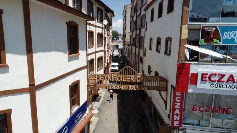 Büyükşehir Peynirciler Çarşısı’nın da çehresini değiştirdi
