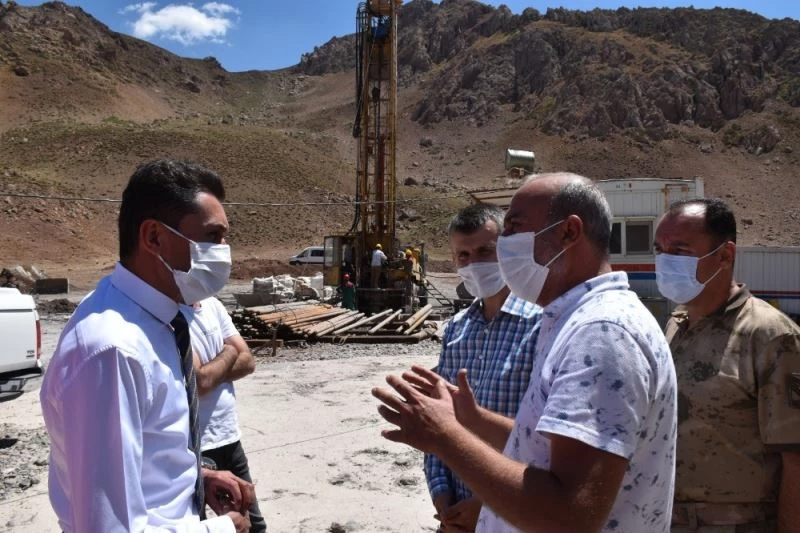 Vali Yardımcısı Kumbasar, sıcak su sondaj çalışmalarını denetledi
