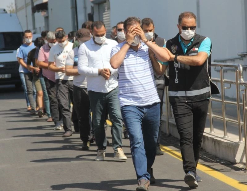 Adana’da muvazzaf askerlere FETÖ operasyonu
