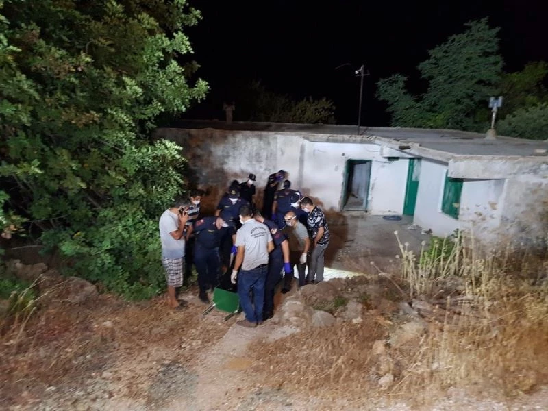 Cesedini ziyarete gelen abisi buldu
