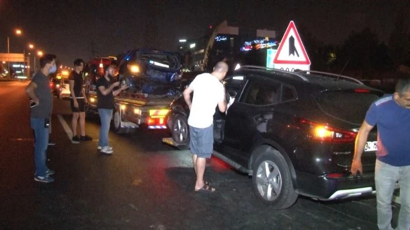 Bahçelievler basın ekspres yolunda trafik kazası:2 yaralı
