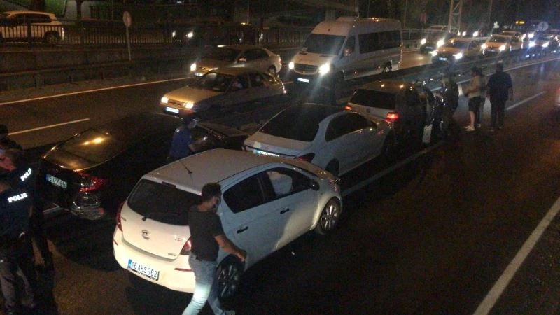 Zincirleme kazaya karışan kadın sürücü kendini görüntüleyen gazeteciye saldırdı
