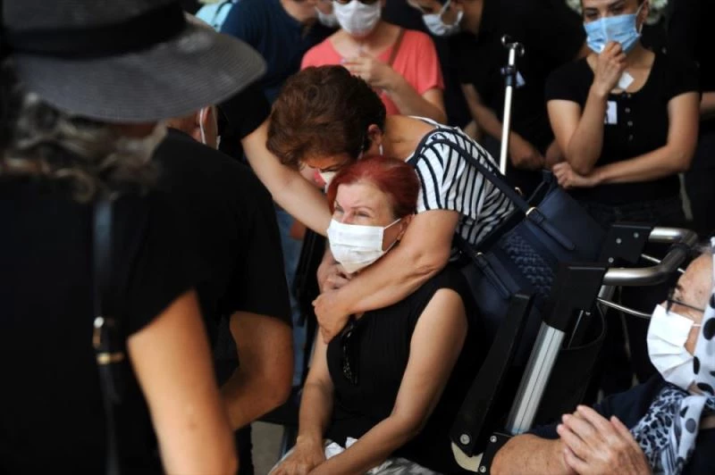 Kanser hastalarına umut olan Prof. Karadoğan, doğum gününde kanserden hayatını kaybetti