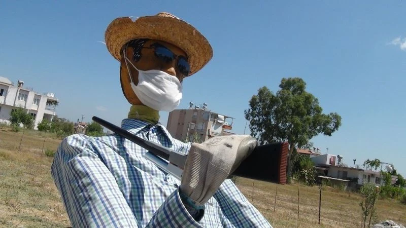 Maske takmayanlara maskeli korkulukla mesaj
