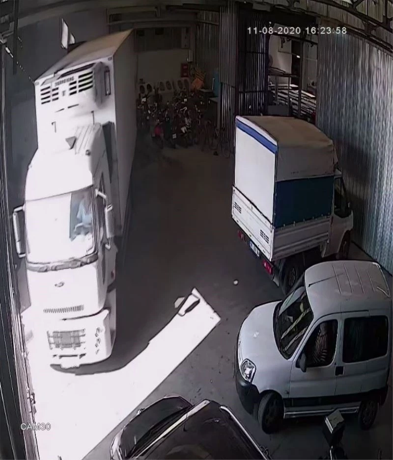 Ele geçirilen bozuk et deposunda Furkancılar ortaya çıktı
