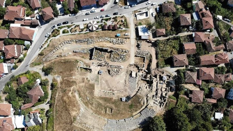 Kazmayı vurdukça, toprağın altından tarih fışkırıyor
