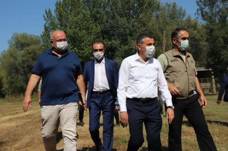 Vali Atay Efteni Kuş Cenneti’nde incelemelerde bulundu
