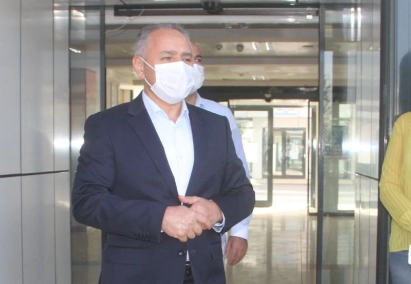 İl Milli Eğitim Müdürü Gürtürk’ten kesilen ağaçlarla ilgili açıklama
