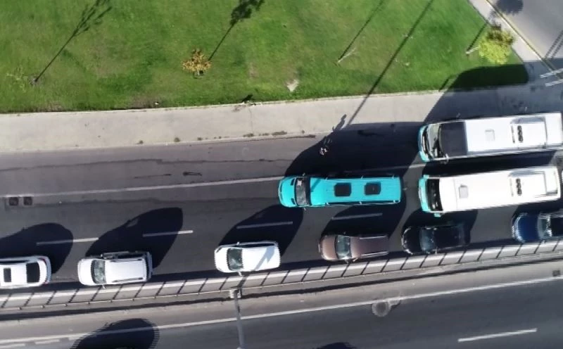 Uyanık minibüsçü polis dronundan kaçamadı
