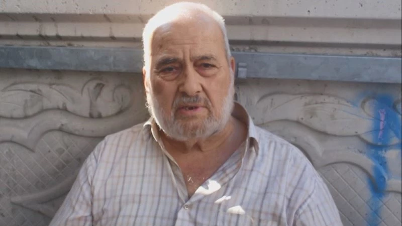 Yemek yaparken evi yanan yaşlı adam yetkililerden aşevi istedi
