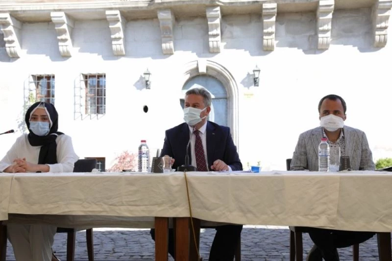 Şartlı bağış için hayırseverler sıraya giriyor
