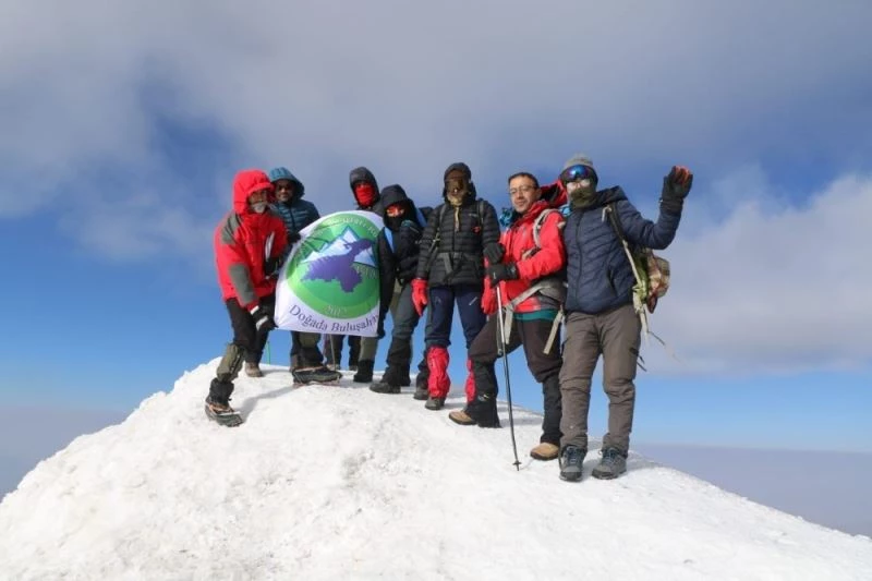(Özel) Vanlı dağcılardan 15 gün içerisinde ikinci Ağrı Dağı tırmanışı
