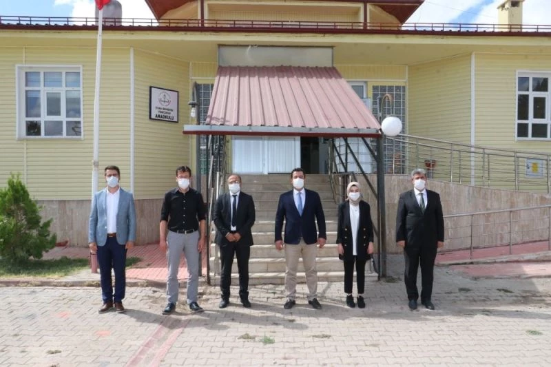 Savaşçı, okullarda alınan tedbirleri yerinde inceledi
