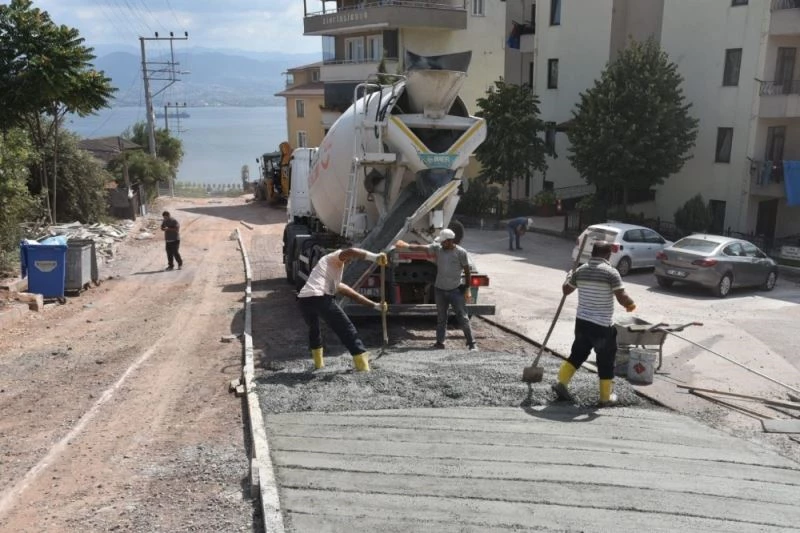 İzmit Belediyesi, Yenimahalle ve Serdar’ı beton yolla bağlıyor
