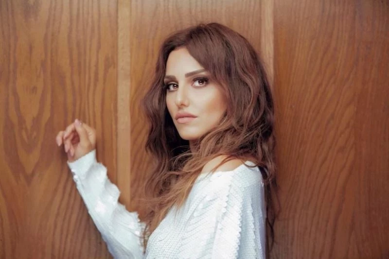 Seda Sayan’dan vokalistine destek
