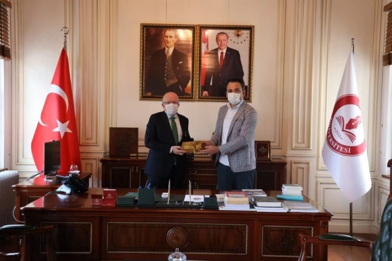 Rektör Aydın: “Geleceğe değerlerini yaşayabilen bir gençlik bırakmalıyız”
