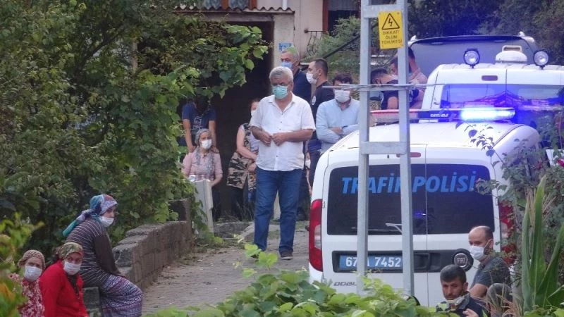 9 yaşındaki çocuk elbise dolabında boynundan asılı halde buldu
