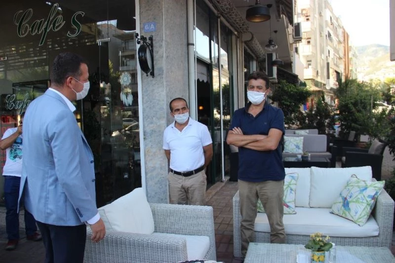 Alanya’daki denetimde Kaymakam Ürkmezer vatandaşları tek tek uyardı
