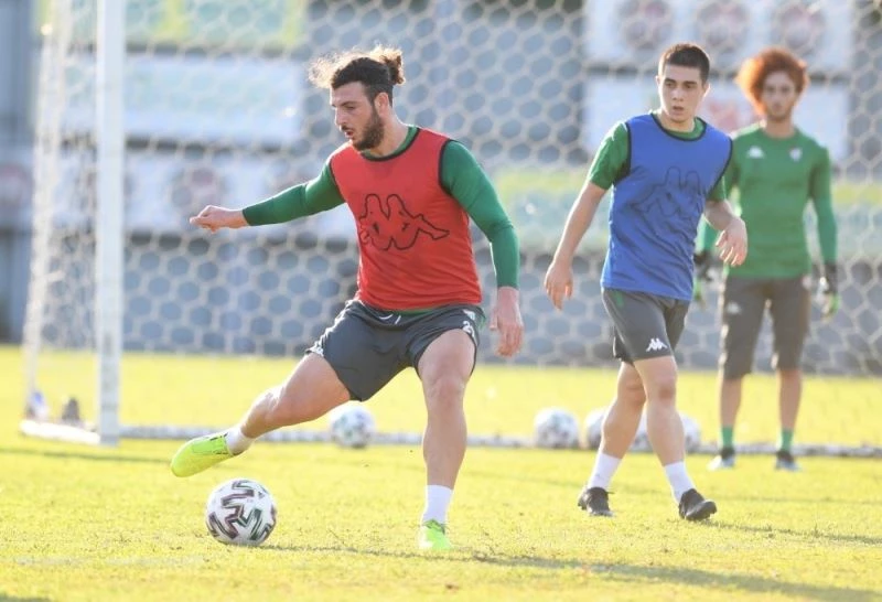 Bursasporlu futbolcuya Süper Lig’den iki talip
