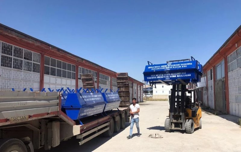 Van Büyükşehir Belediyesinin sıvat dağıtımı devam ediyor
