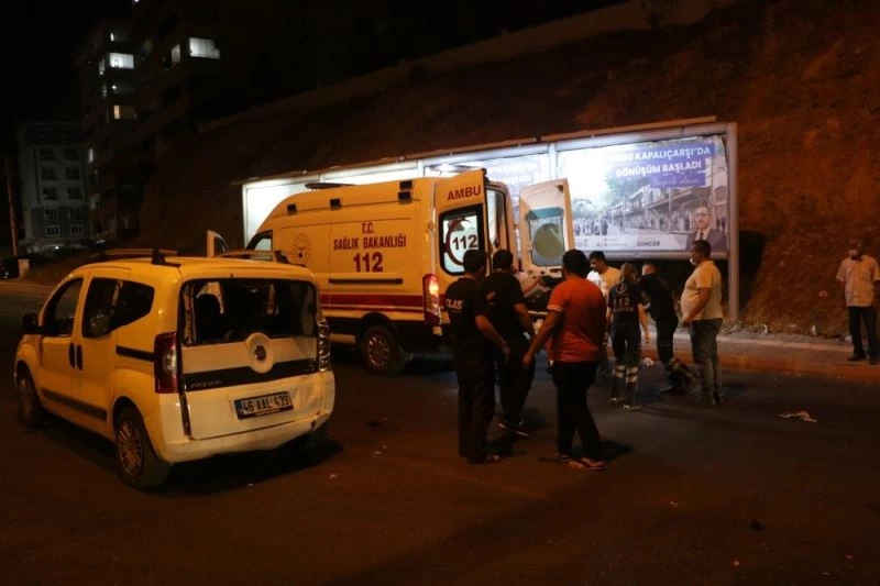 Olay yerini izleyen sürücüler kaza yaptı
