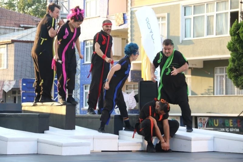 Dilovası’nda çocuklar “Yaramaz Notalar” ile neşelendi
