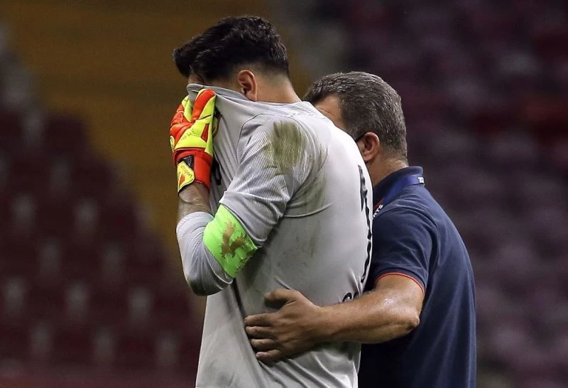 Günay Güvenç, gözyaşlarını tutamadı
