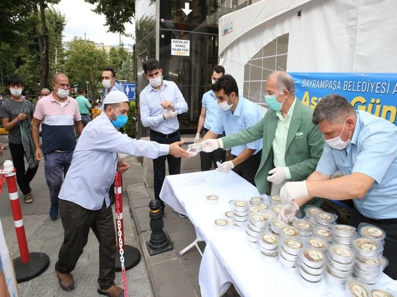 Başkan Aydıner, sağlık çalışanlarına Aşure ikram etti
