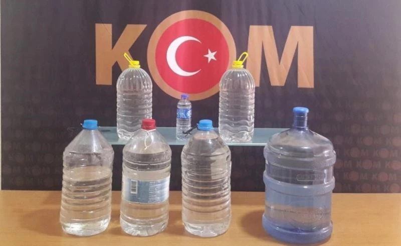 Su şişelerinden kaçak rakı çıktı

