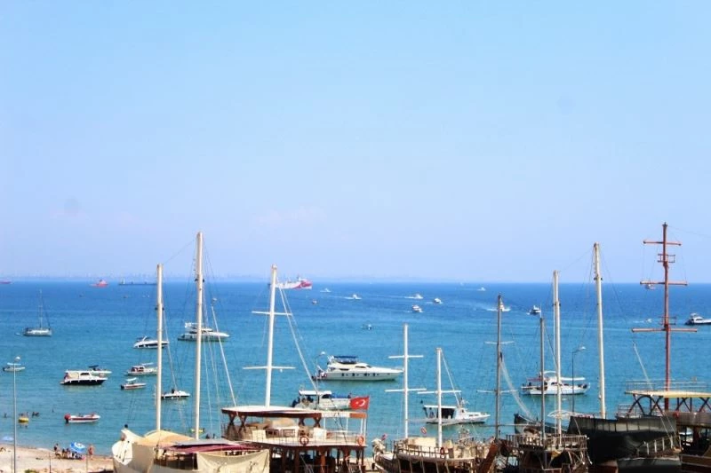 Oruç Reis Antalya açıklarına demirledi
