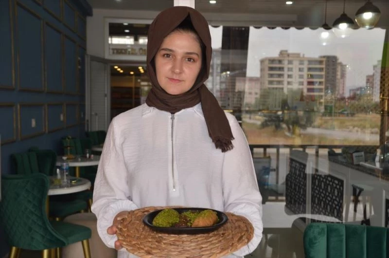 Evde yaptığı tatlılar beğenilince kendi işinin patronu oldu